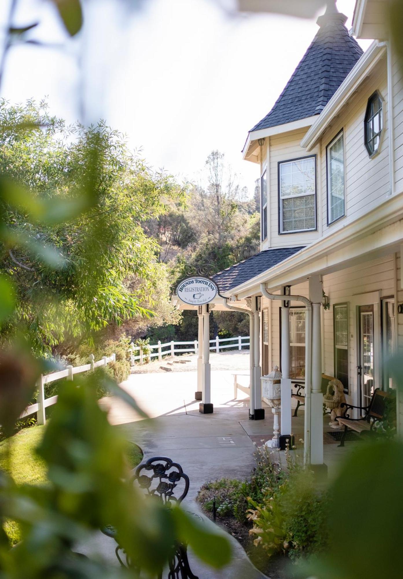 Hounds Tooth Inn Oakhurst Exterior foto