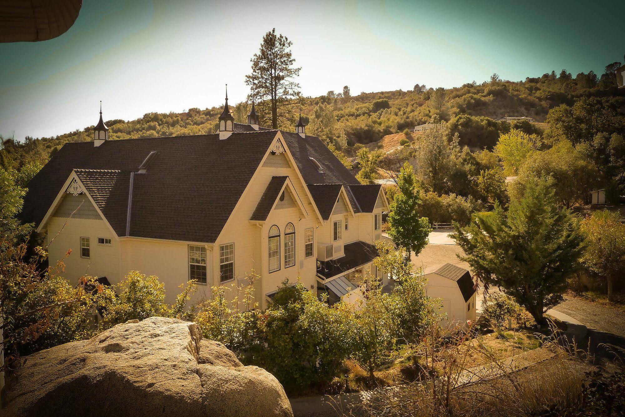 Hounds Tooth Inn Oakhurst Exterior foto